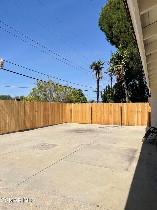 Building Photo - 5901 Hanna Ave