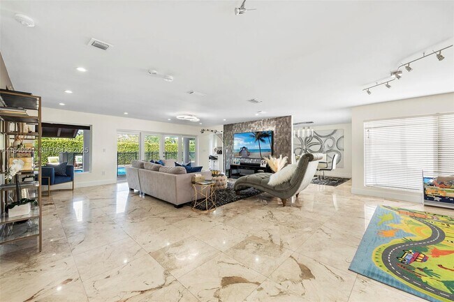 Building Photo - 5901 SW 56th Terrace