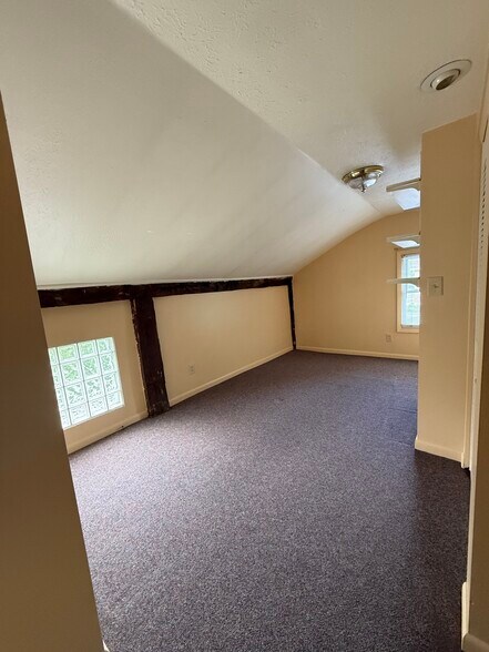 Building Photo - 56 Beech St