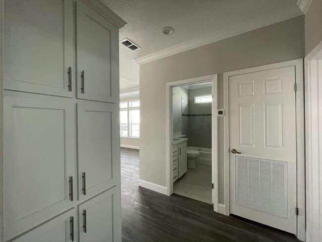 Building Photo - 3575 Vine Trl