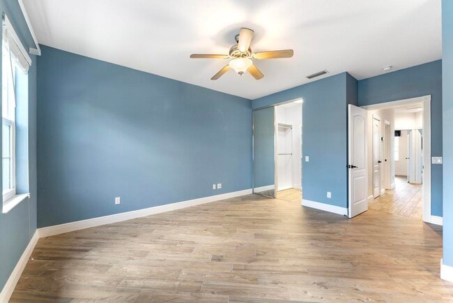 Building Photo - 180 Freeport Dr