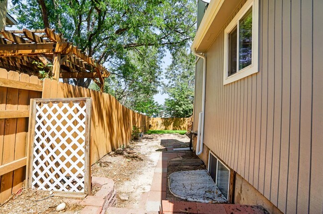 Building Photo - 4303 9th St Rd