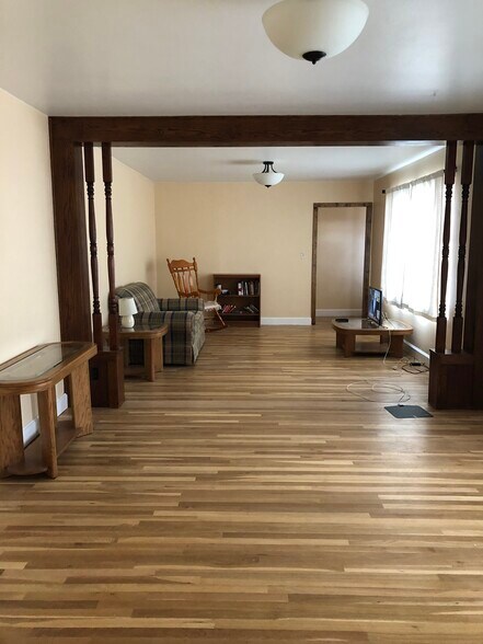 Building Photo - 118 6th Ave