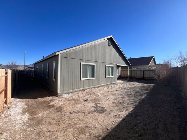 Building Photo - Spacious 3 bedroom home in Fernley