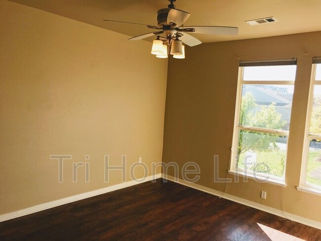 Building Photo - 10184 Park Meadows Dr