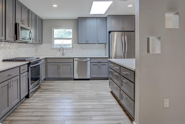 Building Photo - 1311 Westmoor Dr