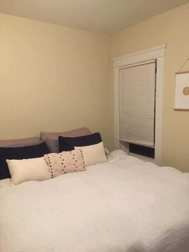 Bedroom - 42 Newbury St