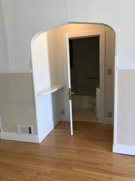 Building Photo - 529 N 4th St