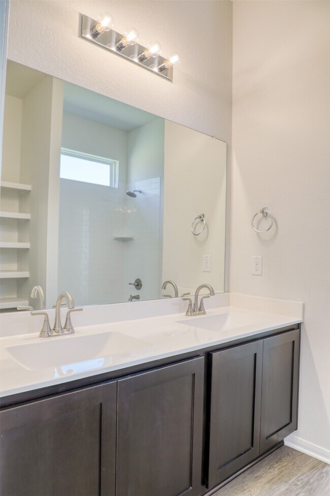 Building Photo - 410 Magnolia Ln