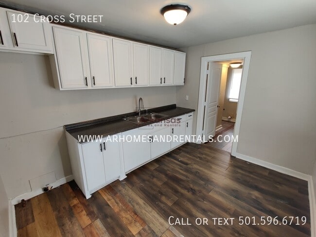 Building Photo - 102 Cross St