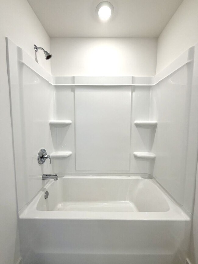 Building Photo - 2372 Meadowwood Dr