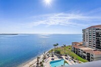 Building Photo - Spacious Waterfront 2/2 condo - Furn. or U...