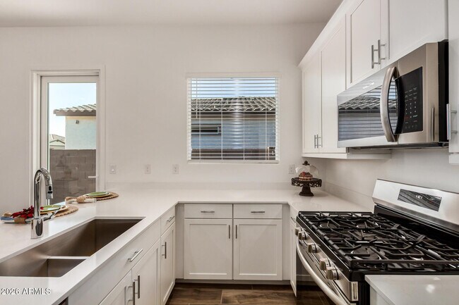 Building Photo - 2968 E Lucky Horseshoe Ln