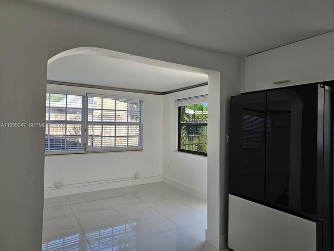 Building Photo - 1464 SW 26th Ave