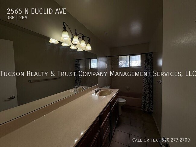 Building Photo - 2565 N Euclid Ave