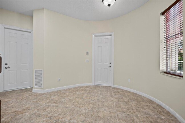 Building Photo - 1029 Vintner Blvd