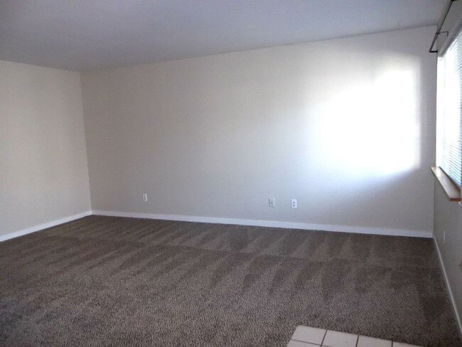 Building Photo - Fort Collins Condo Offering Comfort, Convenience, and Simple Living