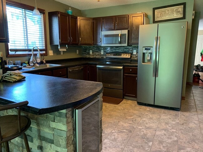 Building Photo - 3 Bed, 2 Bath Home in North Fargo with a Fenced in Yard!