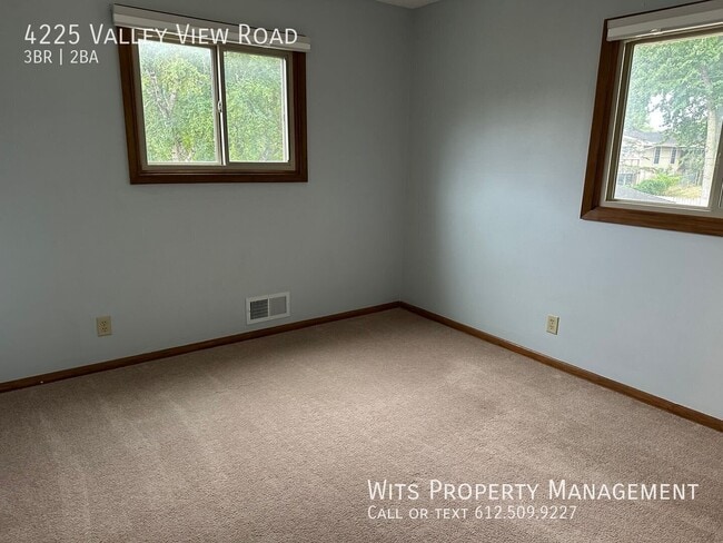 Building Photo - 4225 Valley View Rd