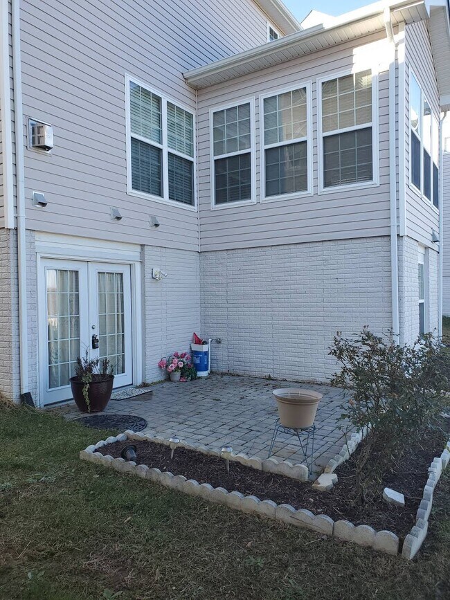 Building Photo - 88 Carriage Hill Dr