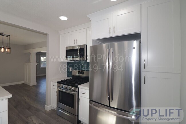 Building Photo - Cozy 2B/2BA with office/den