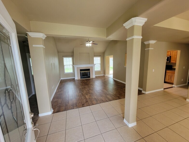 Building Photo - 1303 East Ken Leach Court