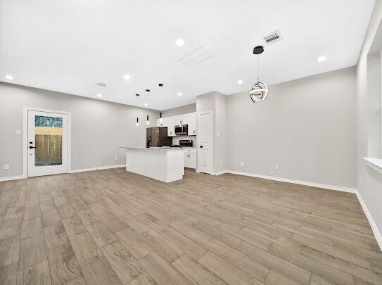 Building Photo - 7414 Mount St