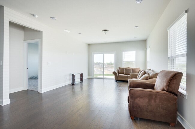 Building Photo - Awesome energy-efficient 4BE/2.5BA home in...