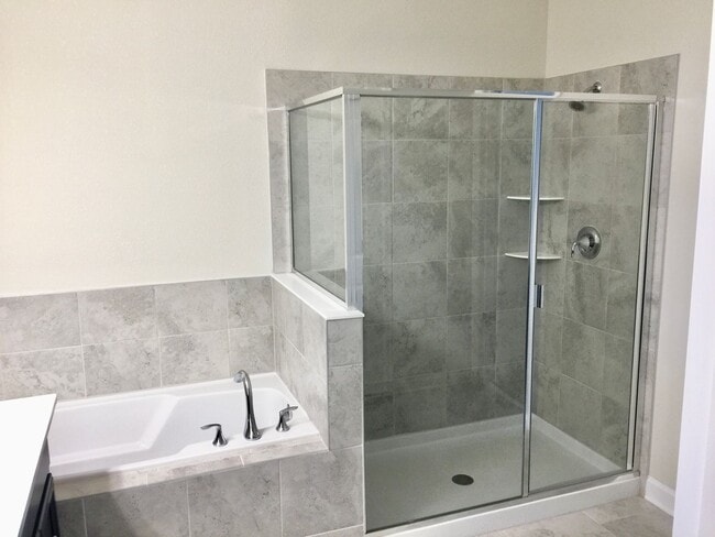Building Photo - 4 Bedroom 3.5 Bath Townhome in The Vistas ...
