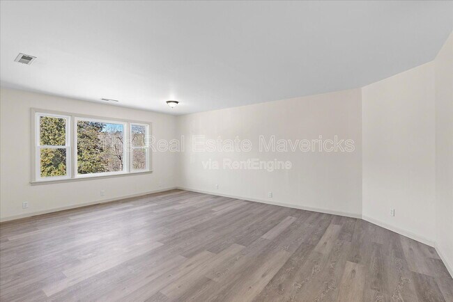 Building Photo - 1820 Tunnel Blvd