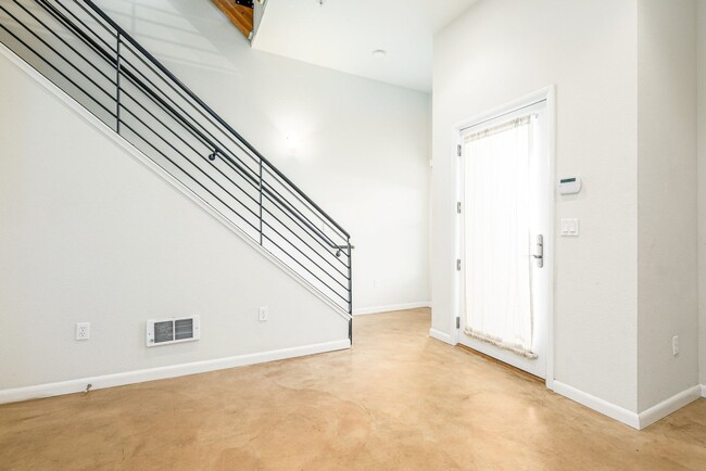 Building Photo - Beautiful Emeryville Townhouse!