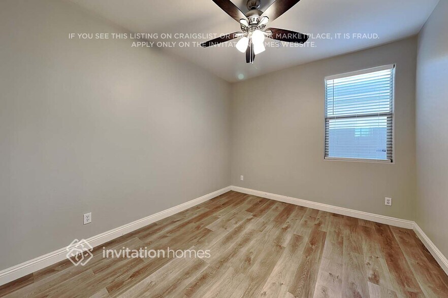 Building Photo - 1806 W Paisley Dr