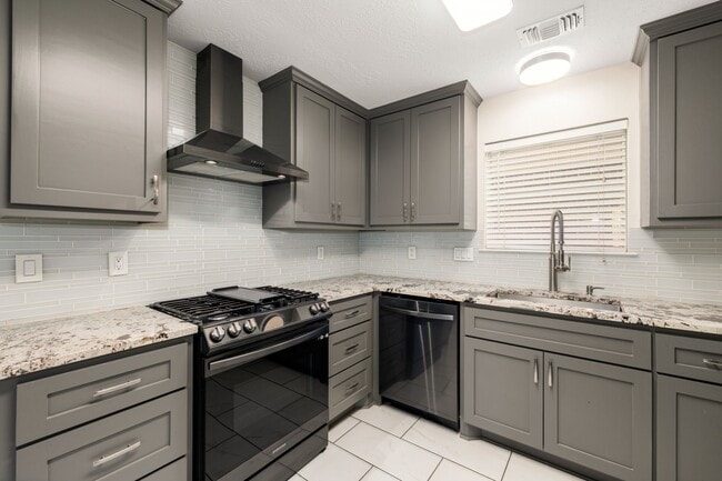 Building Photo - 21039 Vista Trail Ct