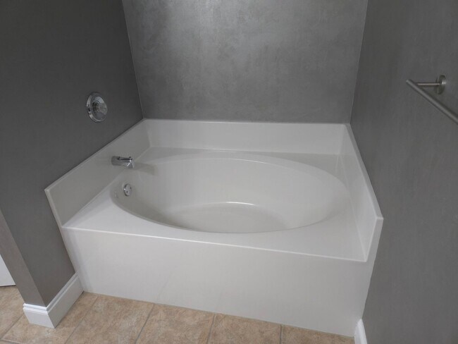 Building Photo - FOR RENT in NORTH COLUMBUS! Available NOW!