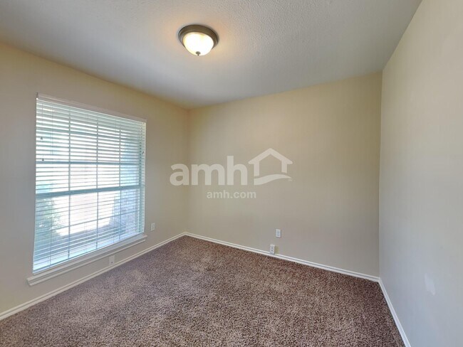 Building Photo - 403 Thunderbay Dr