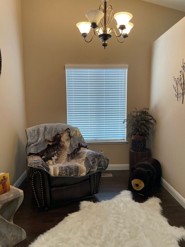 Building Photo - Spacious 2 bedroom plus a den 2 bath 2 car garage in Northwest Reno!