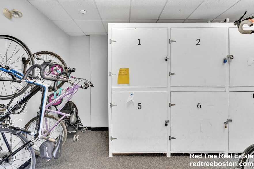 Building Photo - 73 River St