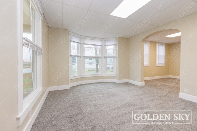 Building Photo - 219 E Willard St