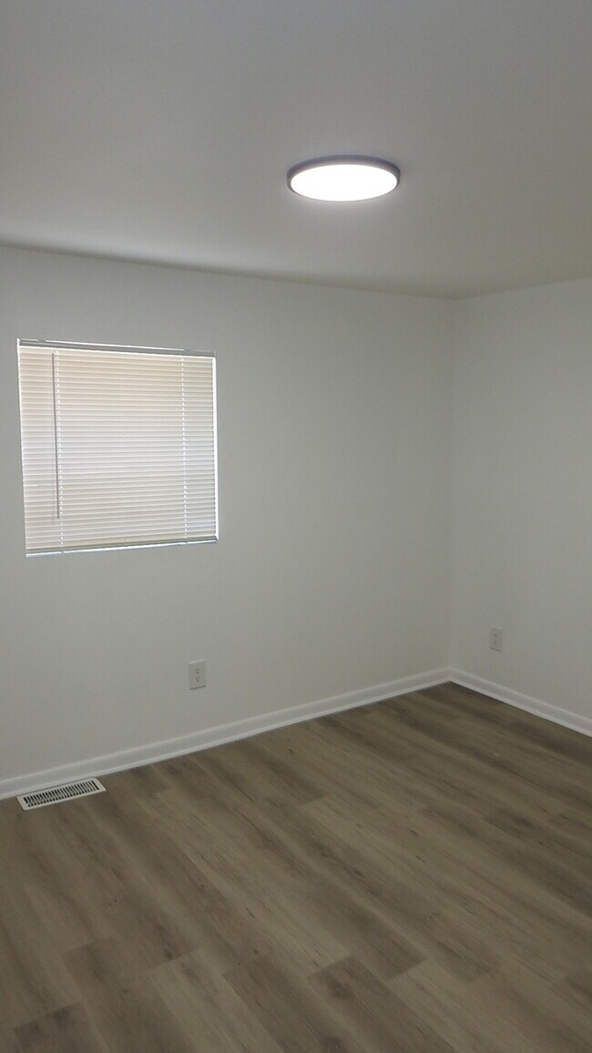 Building Photo - 3bed 2 full bath in North Kansas City, MO