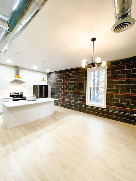 Building Photo - 736 Park Ave NW