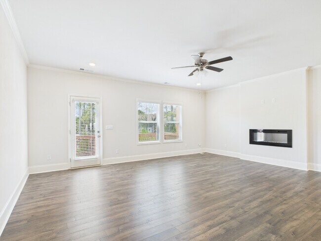 Building Photo - 3 Bed, 3.5 Bath, Finished Basement room, 2 car garage, walkable to Woodstock Middle and High scho...