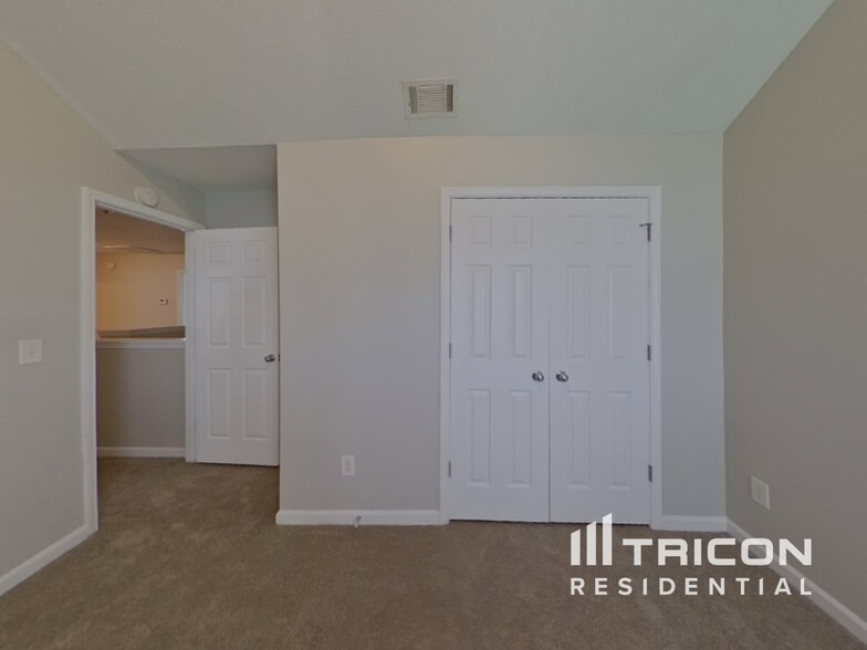Building Photo - 4012 Rosebud Park Dr