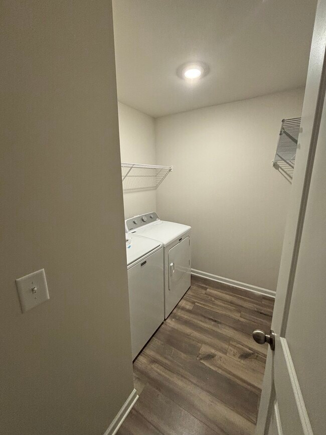 Building Photo - 304 Detroit Ln