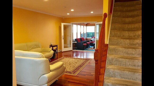 Building Photo - Beautifully Renovated Home in the Shaker School District – Prime Latham Location