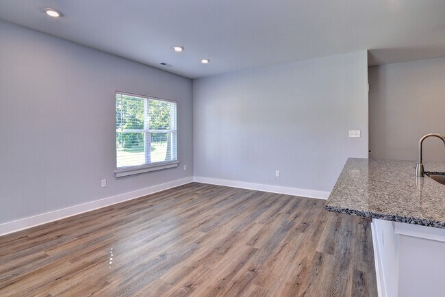Building Photo - 102 Magruder Ave