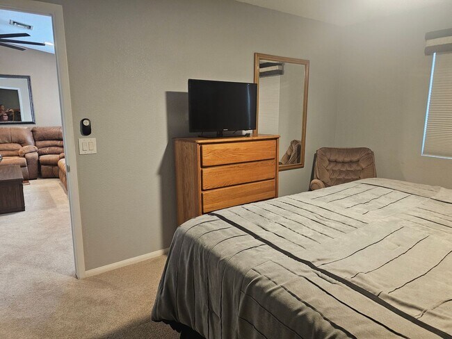 Building Photo - Fully Furnished Summer Rental