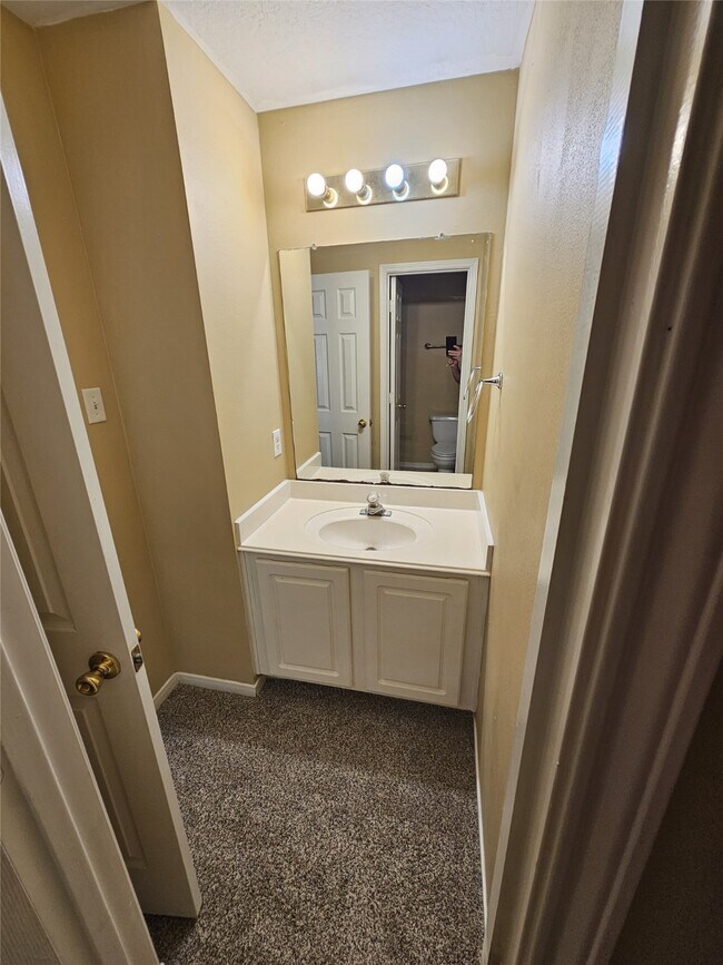 Building Photo - 12111 N Brenton Knoll Dr