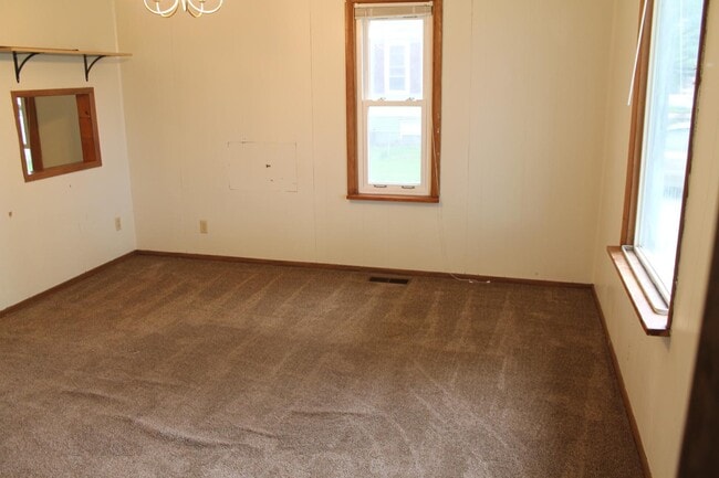 Building Photo - 707 W Main St