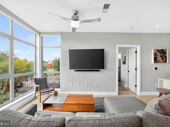 Building Photo - 900 11th St SE