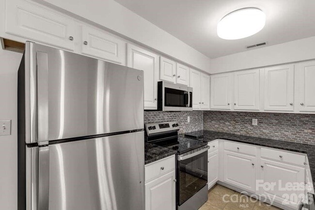 Building Photo - 402 Sweetgum Dr